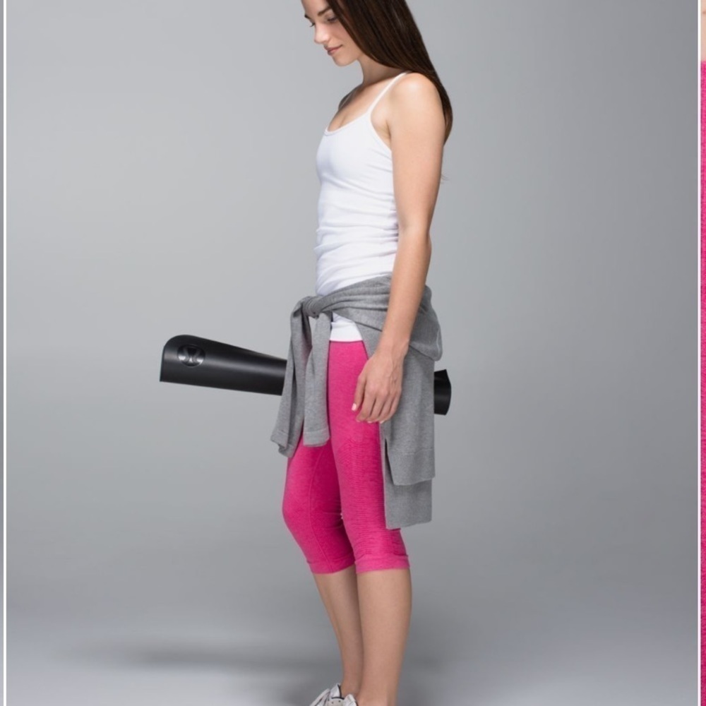 Lululemon Free To Flow Crop 17” Legging Magenta Sz 4 - Picture 12 of 12